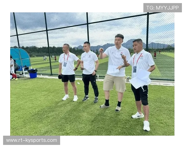 足球联赛在青训推广中与地方政府合作共同建设基层场地资源，青训足球队