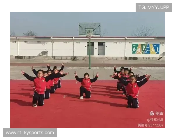 体操俱乐部举办周末公开课让更多人体验体操魅力,体操汇演